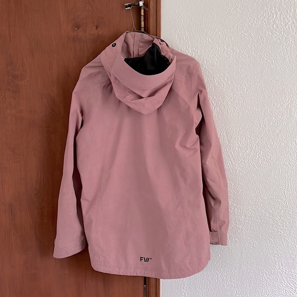 Snowboard/Ski Jacket - Picture 2 of 2